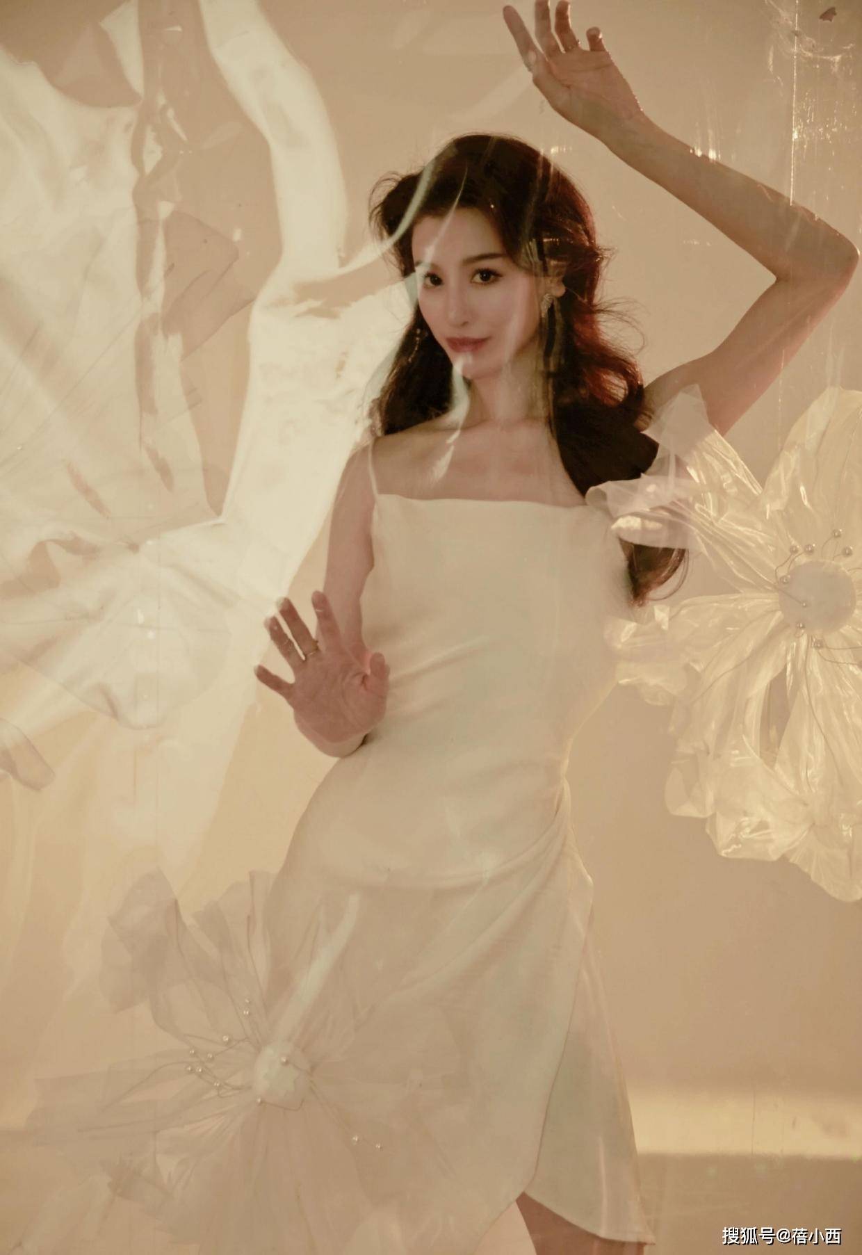 前妻|葛天到底是刘翔的前妻，穿一字肩上衣配高腰阔腿裤，三七身材惊艳