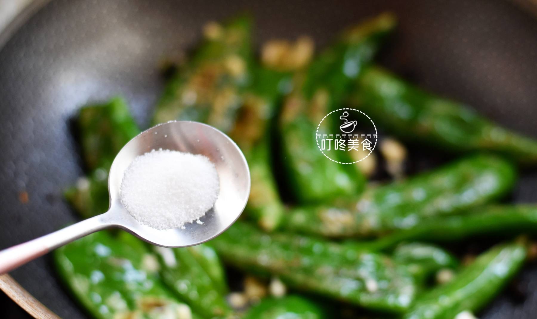 做法|做虎皮青椒,先放油还是后放油?很多人弄错了,难怪青椒不起皮