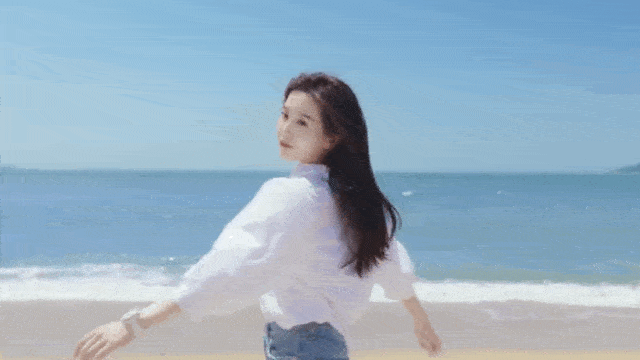 长发|刘诗诗简直是白衬衫女神，简单搭配就很美，网友：美貌颜值大暴击