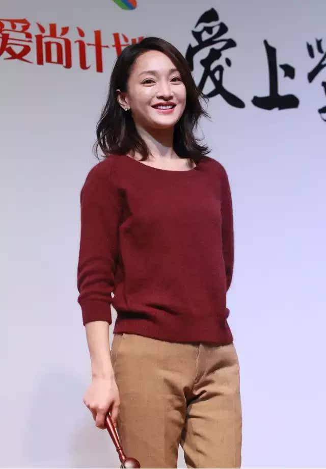 刘海|周迅这造型让人不敢认，狗啃刘海配大浓妆太媚惑，灵气全都不见了