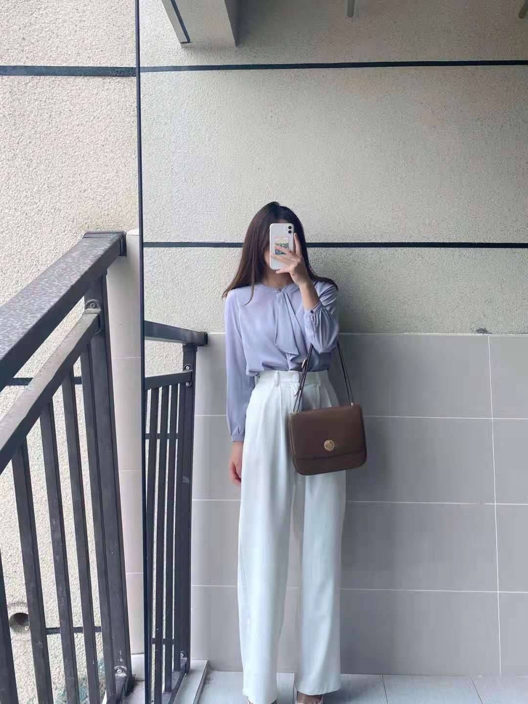 版本|极简风：白色裤子穿出高级感，小姐姐搭配思路很实用，跟着学起来