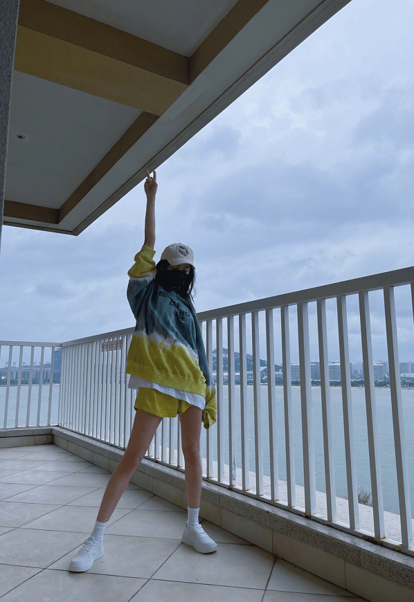 服装|杨幂真是有实力，穿着运动款的衣服，但却有一种高级模特感