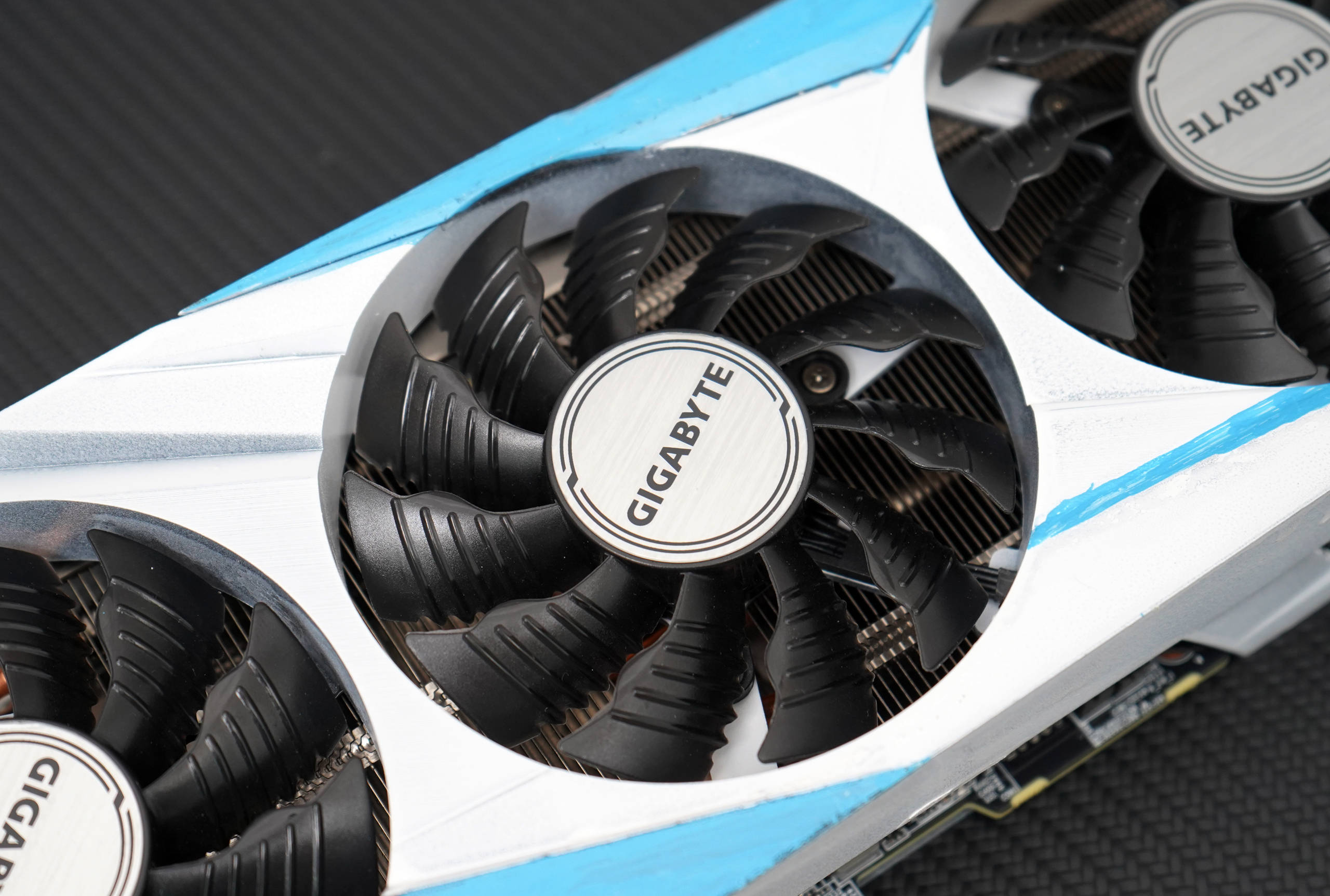 技嘉魔鹰rtx3060ti显卡评测diy手动改外观性能杠杠的