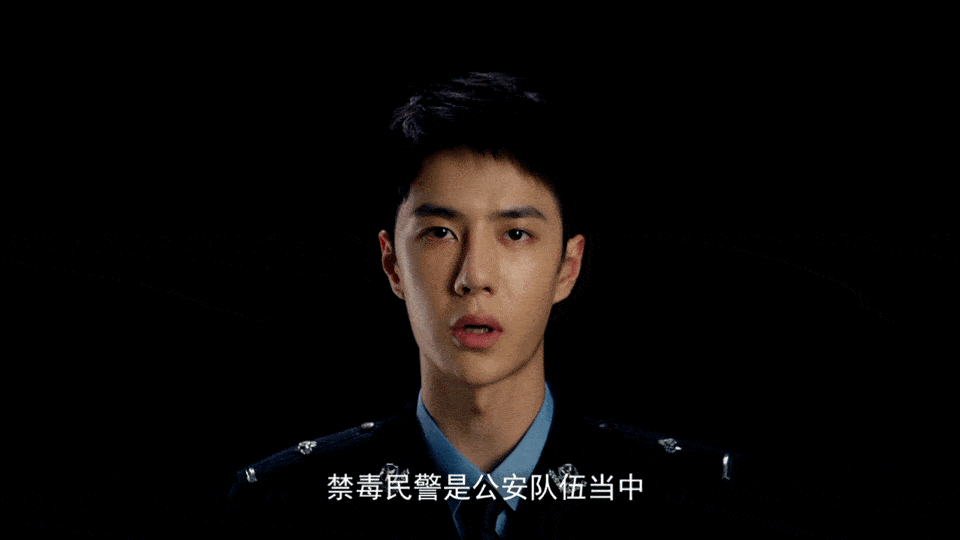 感觉|谁能想这是22岁王一博,第一次挑战短裤,双腿就细到没眼看