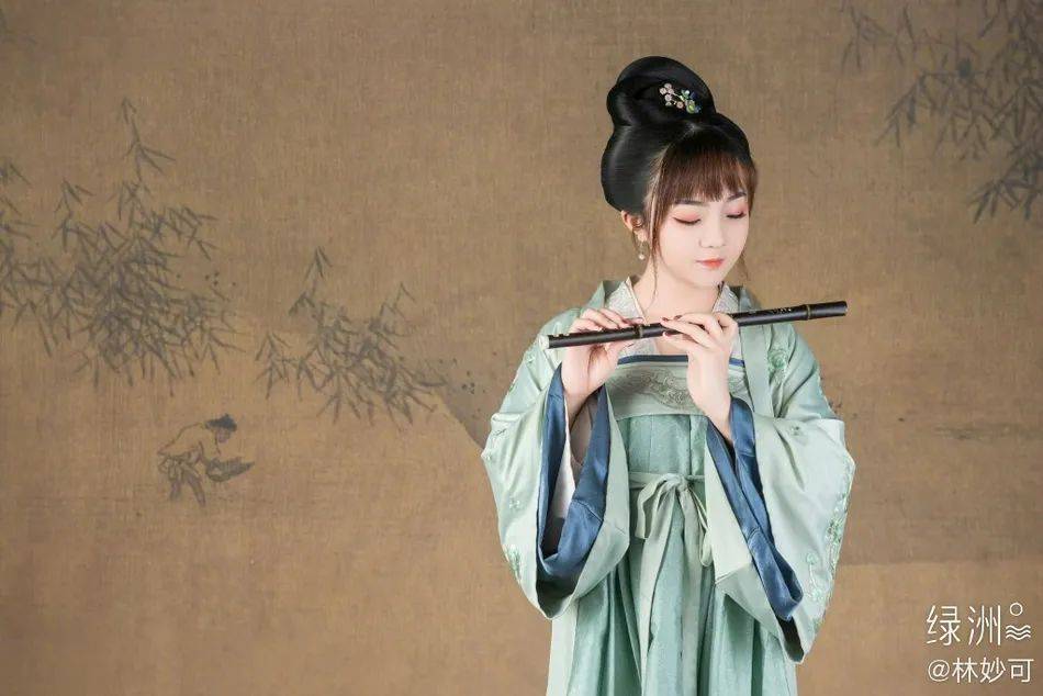 漂亮|林妙可晒古风汉服美艳写真！清丽脱俗魅力不可小觑