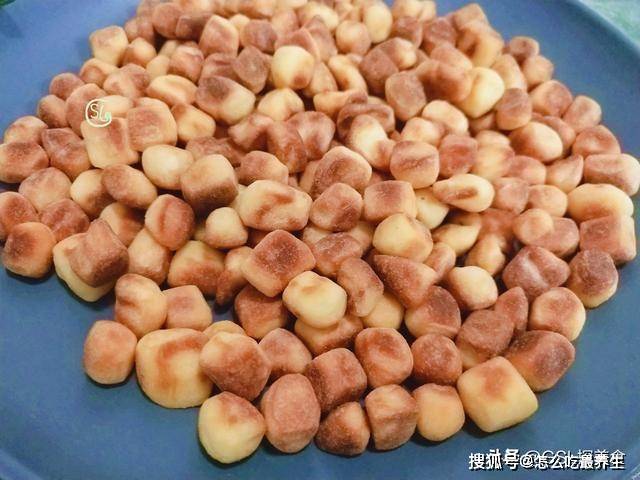 做法|两个鸡蛋，加半碗面粉，自制零食，焦香酥脆，孩子一口一个吃不停