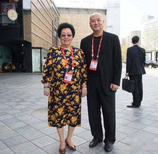 陈丽华|陈丽华80岁体态真实，身材是臃肿，但有女强人雍容华贵的气质！