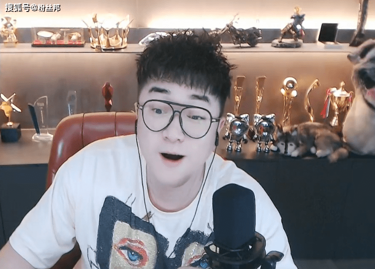 yy毕加索直播十周年,与女管理官宣已结婚,三喜临门老婆已有身孕