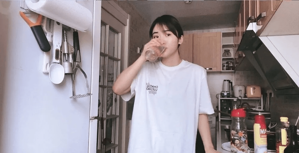 姐妹|1件T恤搞定6种风格！今年夏天这样穿时髦炸了