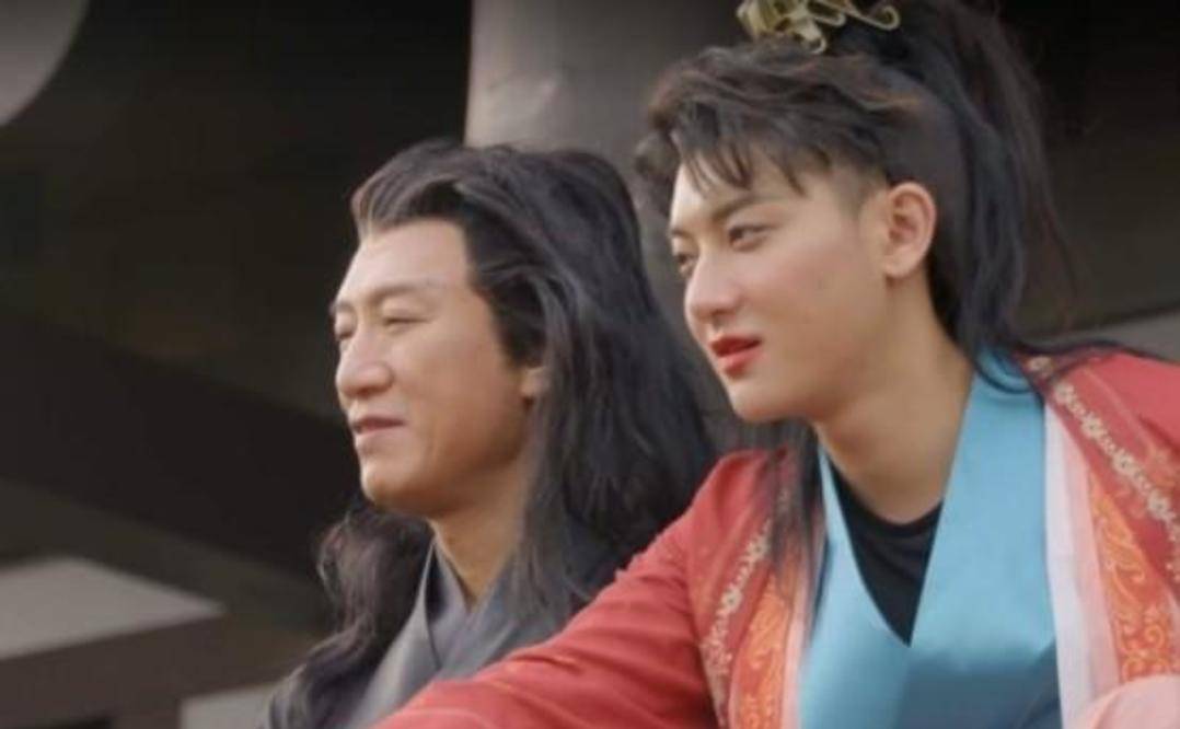漂亮|黄子韬女装造型曝光，瓜子脸大红唇，这颜值不秒杀那些网红脸？！