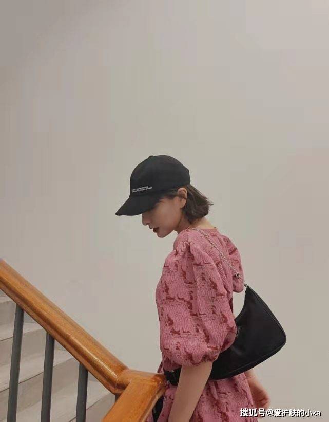 美得|吴昕瘦了之后真是美得没毛病，简单短裙配皮靴，气质洋气又高级