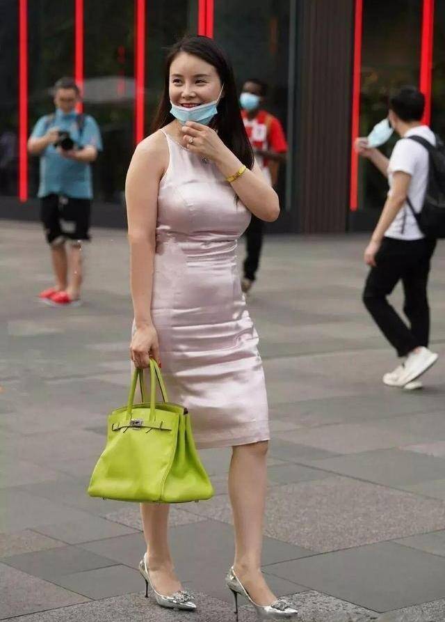 喇叭裤|轻盈飘逸的打底裤展现出出色的气质和美脚,时尚多彩