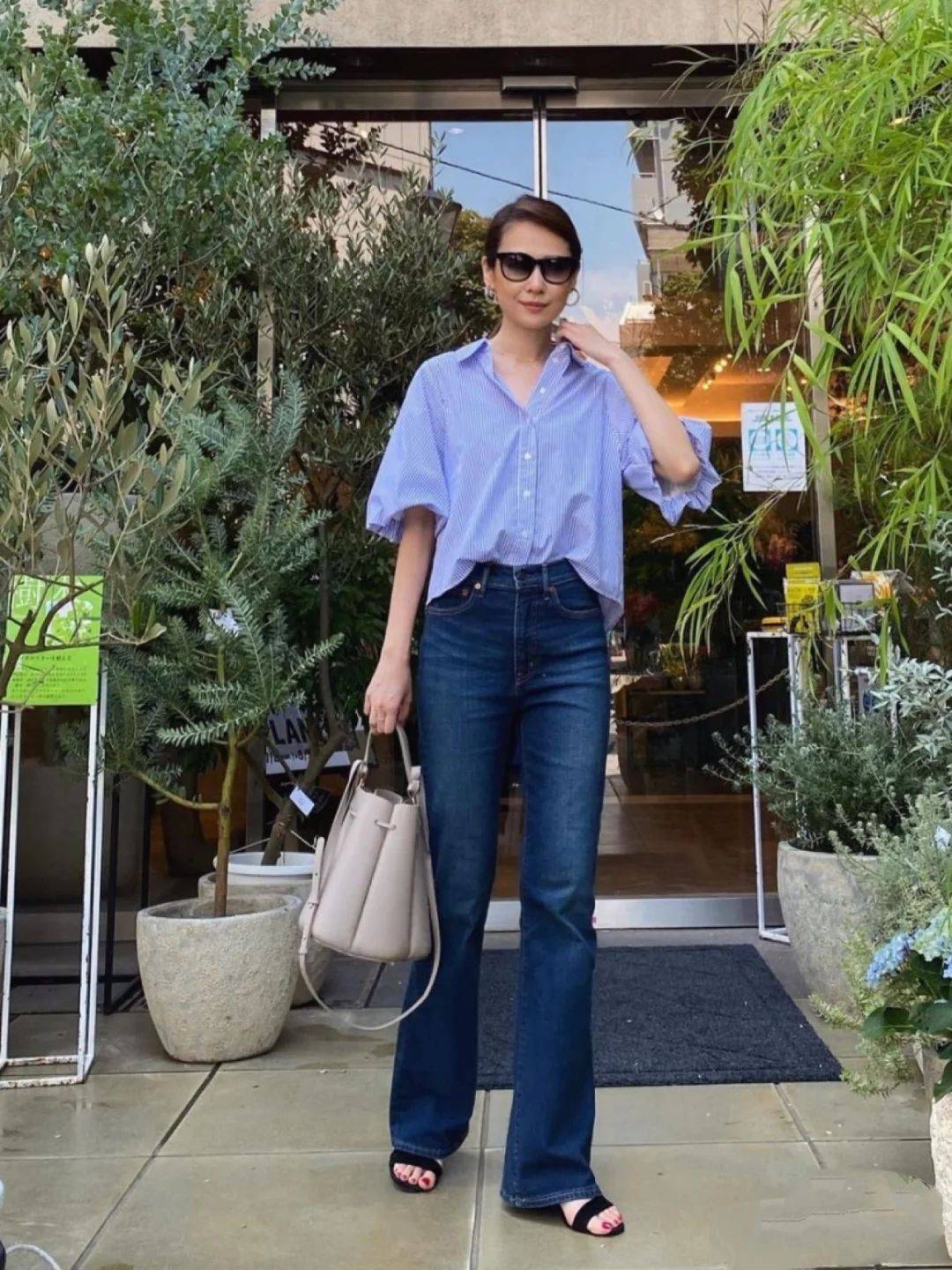 牛仔裤|这位日本大龄主妇的优雅打扮，看一次喜欢一次，简约高级又显气质