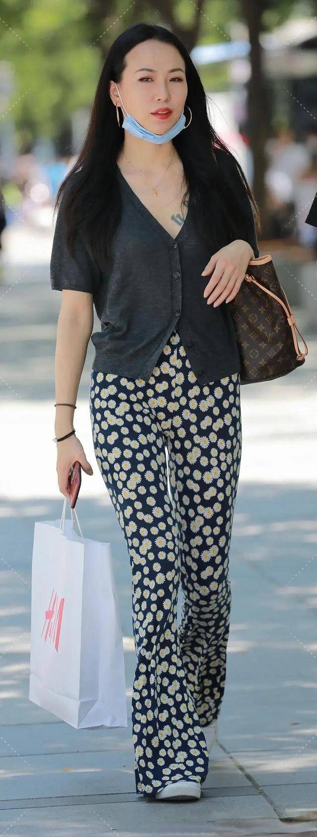 从容|迷人的打底裤连衣裙增添了从容的气质,展现身材优势,凉爽舒适