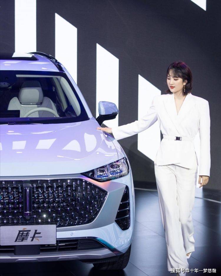 进行|华为总裁任正非小女儿进军演艺圈！身穿西装又飒又A，有点起范了