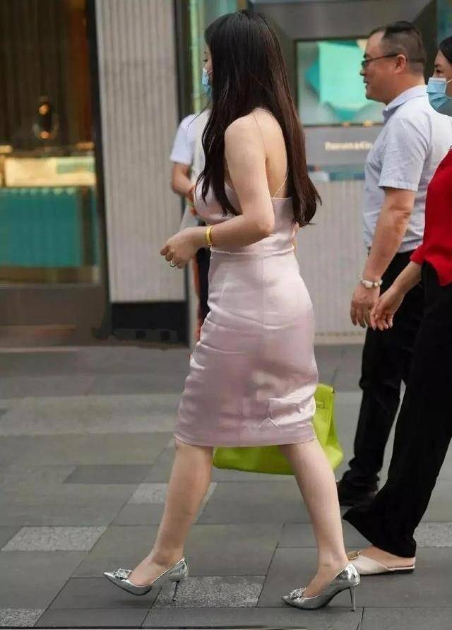 喇叭裤|轻盈飘逸的打底裤展现出出色的气质和美脚,时尚多彩