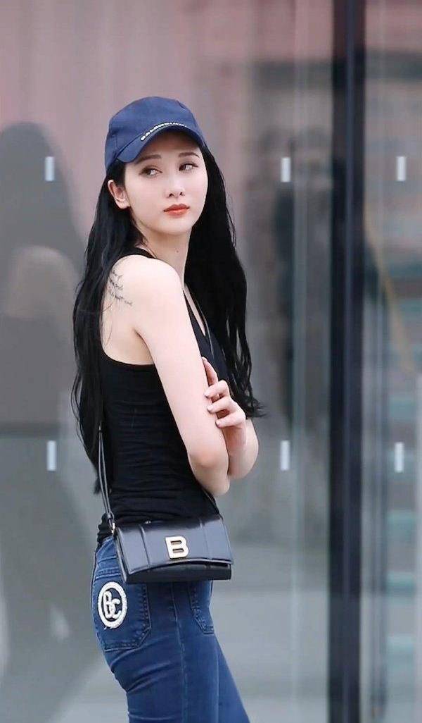 短裙|打底裤美观又显身材，增加了造型的层次感，彰显霸气