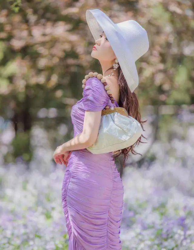 拍照如何让眼神自然 bcdb2a650b2a49cfbfadf630d48004a1.jpeg