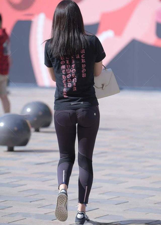 夏天|简单方便的打底裤穿起来更漂亮，带来活力感，搭配凉鞋