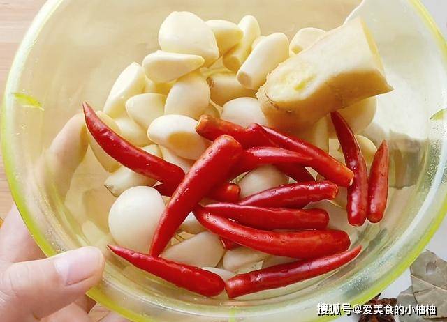 做法|黄瓜这样做太好吃了，做法简单，酸辣爽脆，吃一次念念不忘
