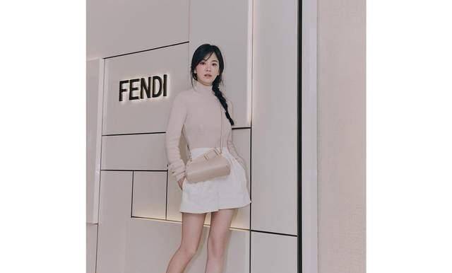 品牌|宋慧乔终于露面，穿衣搭配十分亮眼，高颜值很受欢迎！