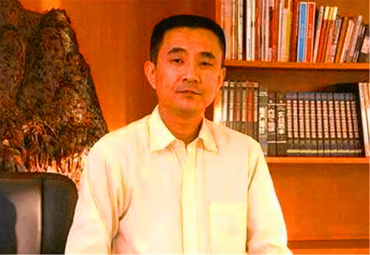 女明星|因欠八百多亿逃往国外，带走一女明星和61个亿，父亲下葬都不回来