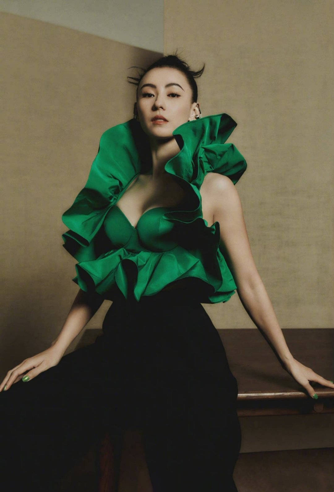 迪丽热巴|六位女星撞衫同款，杨幂、景甜成最丑？张柏芝居然是最美气质型