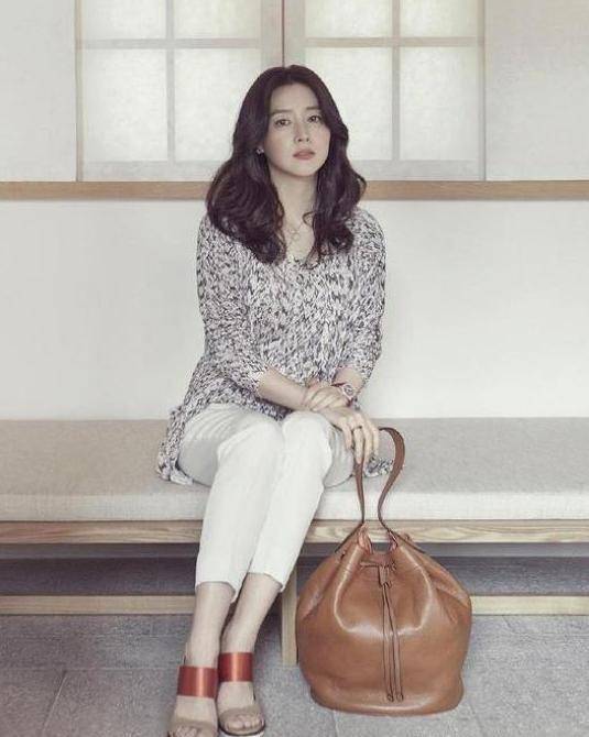 女神|李英爱自然老的样子真美好，虽然打扮得有些朴素，但气质是真的好