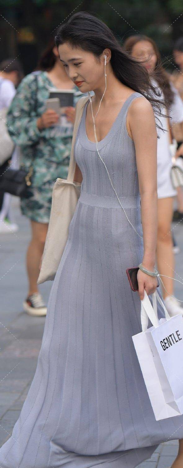 裙子|高挑多姿的连衣裙美女，才能扬长避短打造出众美感，极具气质