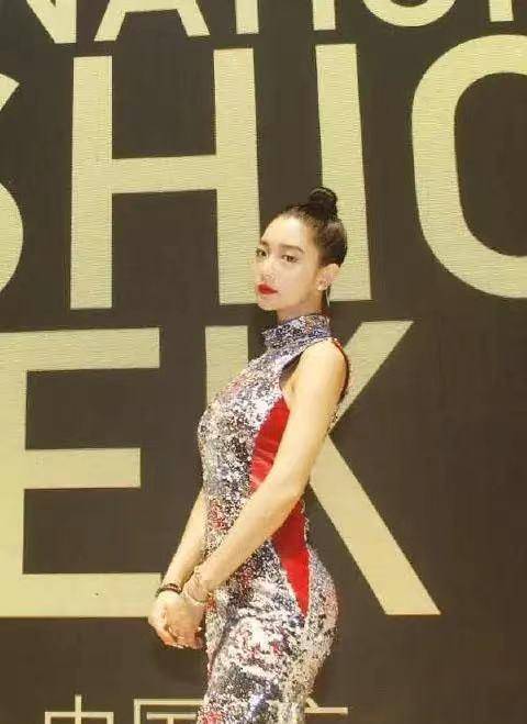 影视圈|克拉拉穿旗袍美成焦点,曲线迷人尽显尤物身材,不愧是亚洲第一美