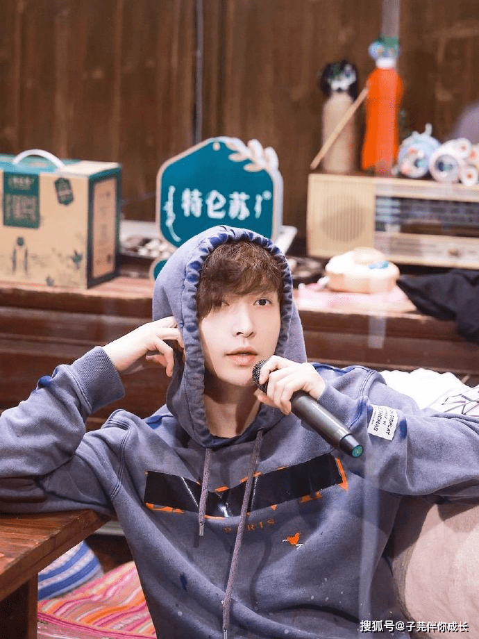 偶像|偶像包袱碎一地？张艺兴、彭昱畅也沉迷游戏