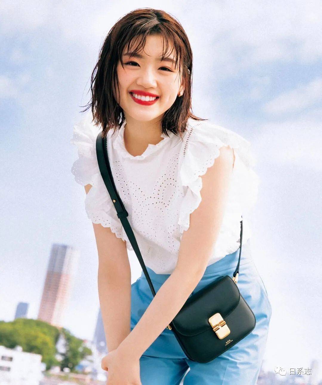 下装|无袖上衣穿出正式感,这里有几个成熟的小建议