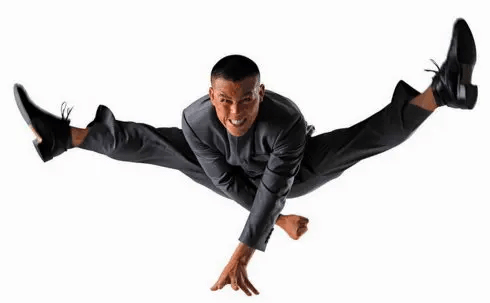 进行|凭借《功夫》爆火的释行宇，竟拍了部网大，女主身材却是最大看点