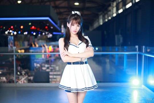 都齐聚|2021ChinaJoy现场Showgirl：快来，大量的深V白衣女神，不解释！
