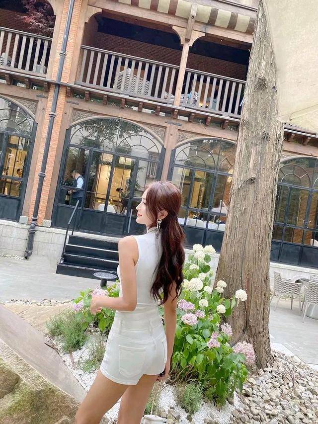 夏季里|白色，精致时髦女孩的韵味感