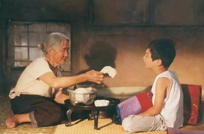 人间|《外婆的家》:贫穷的山村社会,富裕的人间情感