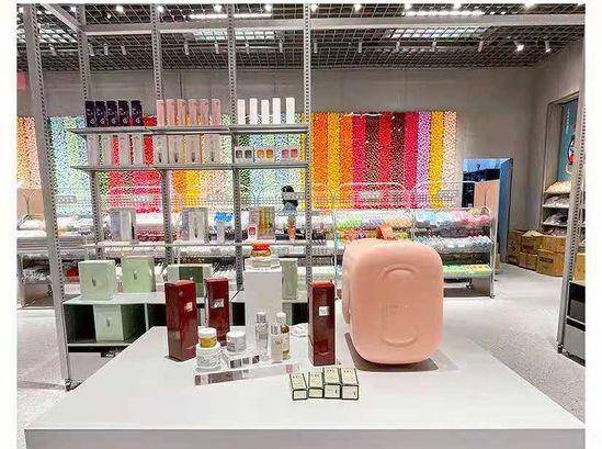 品牌|逛两个小时出不来 新型美妆集合店吸客靠的是什么？