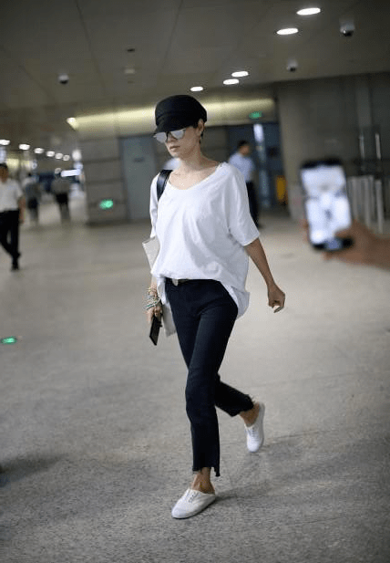 马伊琍|马伊琍不咋在乎外人眼光，造型简约穿得舒适，有种居家懒散范