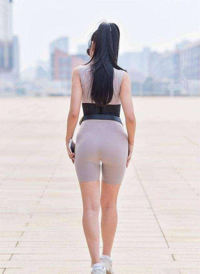 整体|长腿姑娘适合穿打底裤，配色亮眼吸睛，舒适清爽