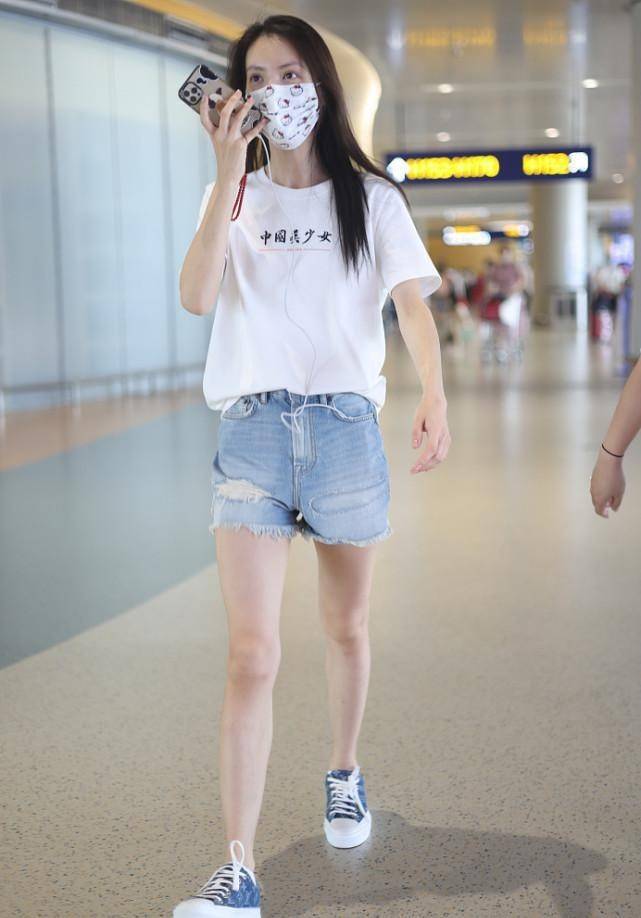 颜色|杜淳老婆是圈外人，私下一身T恤配短裤，颜值倒是不输女明星