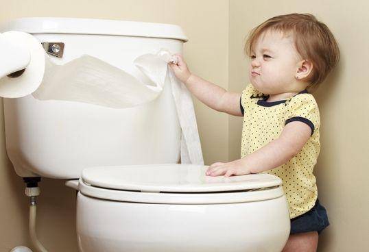 厕所|妈，我好痛，3岁女儿放学后抓着裤子，褪下裤子后母亲崩溃！