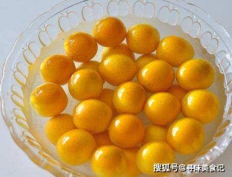 上市|十月份，金桔正火热上市，隔三差五吃一点，止咳化痰比吃药还好