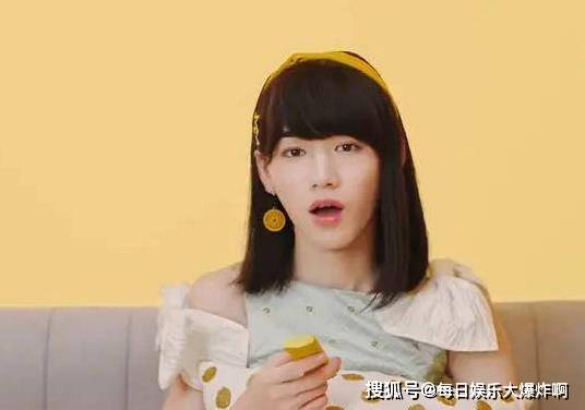 宋亚轩和朱迅撞衫 女装造型越看越像 小宋老师肱二头肌很出众 时代