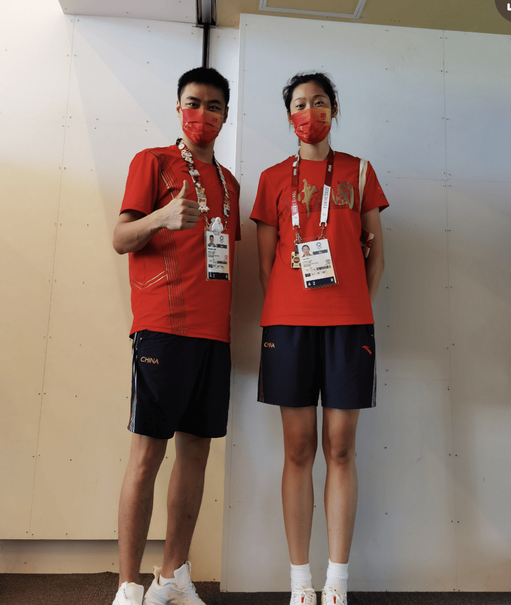 老公|杜丽真是人生赢家，老公弟子都拿金牌，自己穿红色运动服美成了花