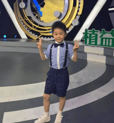 原創3歲上央視,5歲登春晚,年入百萬的張峻豪,父母卻說:非常後悔