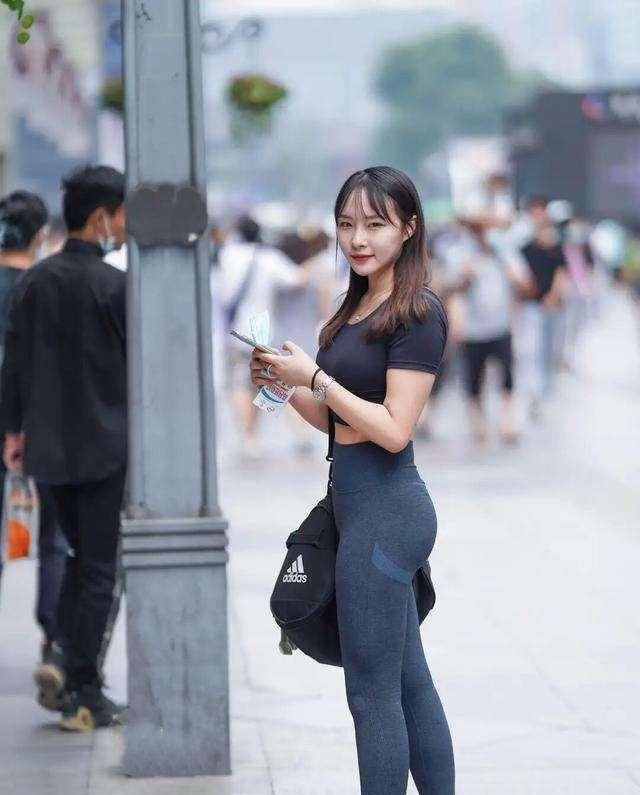 下半身|又美又撩的瑜伽裤穿搭，选择时髦装扮，增高显瘦
