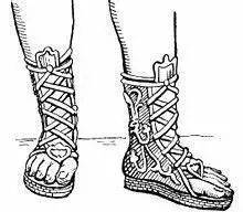 in|【语斋.翻译】凉鞋可不是cool shoes，买鞋时别说错哦