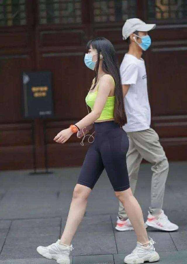 整体|长腿姑娘适合穿打底裤，配色亮眼吸睛，舒适清爽