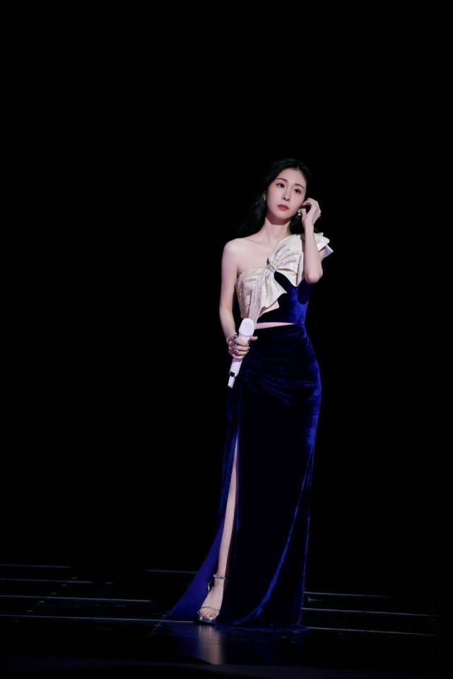 设计|张碧晨也太瘦了,穿露肩裙脖颈线条突出,一点不像是生过娃