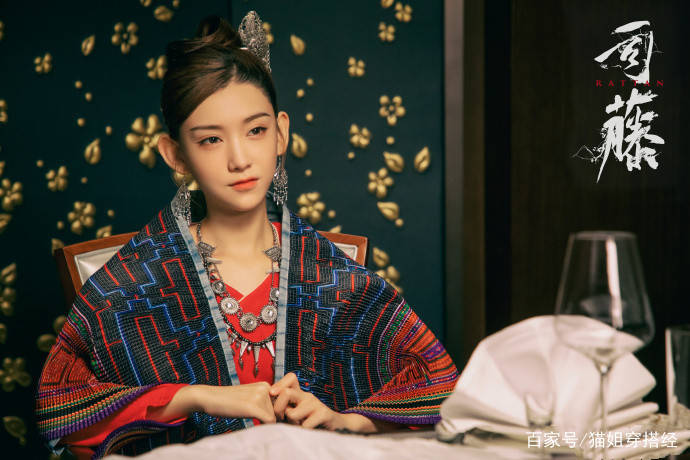 毛衣|《司藤》沈银灯反差大:剧中阴险遭人恨,戏外却打扮甜美真讨喜